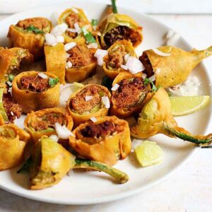 cut mirchi bajji