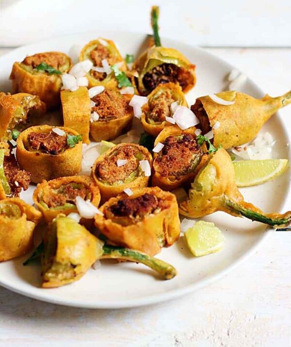 cut mirchi bajji
